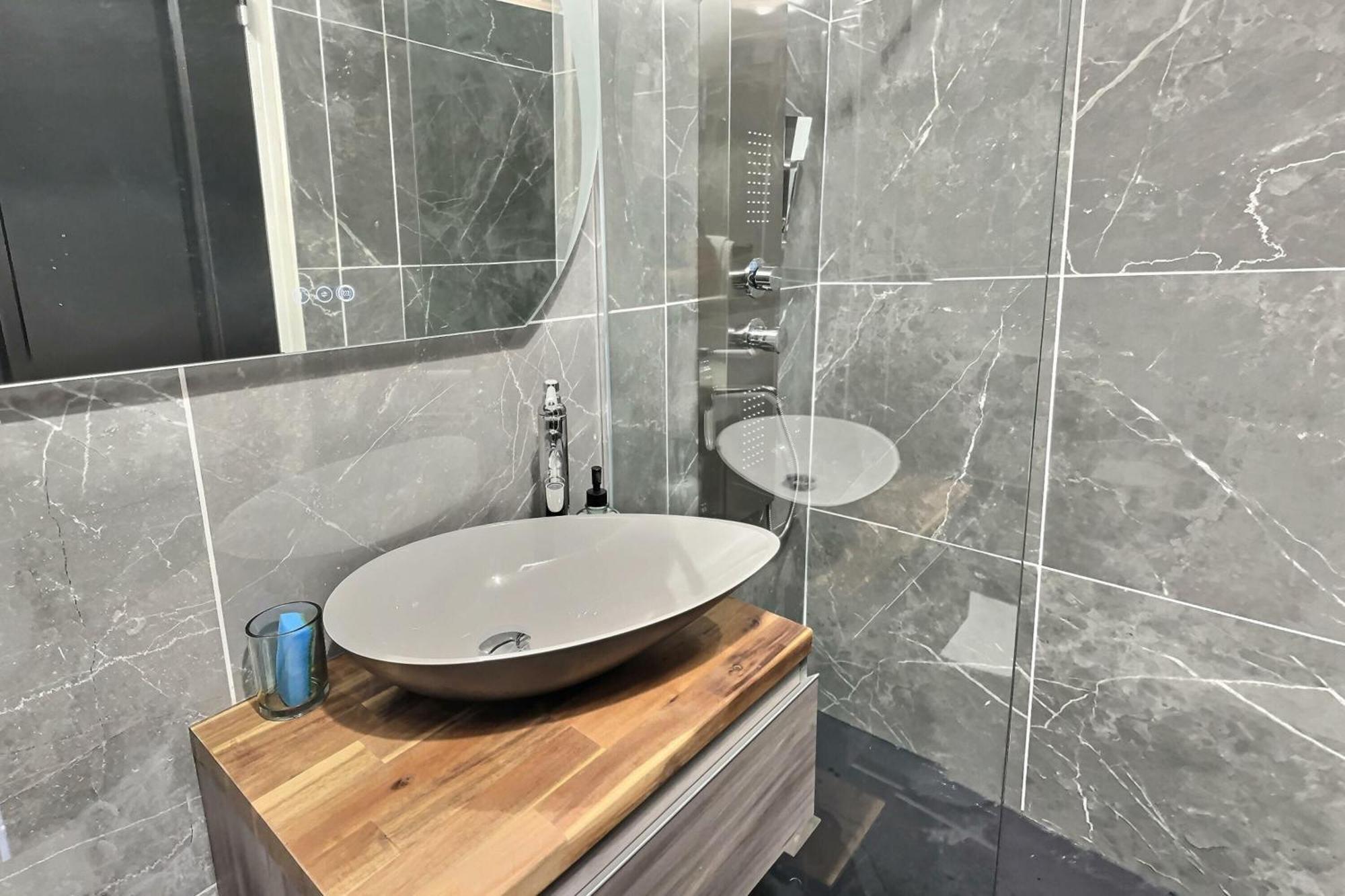 Appartement De Charme Avec Balcon Au Pied Des Commerces Beziers Bagian luar foto